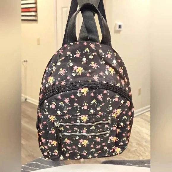 Backpack - Picture 1 of 9